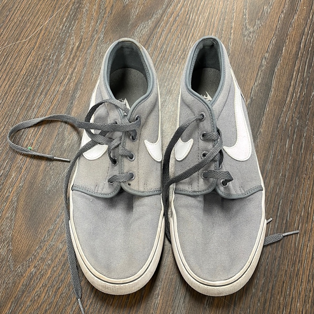 Nike men’s canvas shoes
